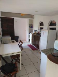 Кухня или мини-кухня в Quarto independente Ilhabela mansão
