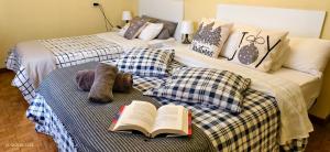 Ένα ή περισσότερα κρεβάτια σε δωμάτιο στο Piso amplio y luminoso, La Pomar