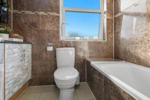 Et badeværelse på Southend Modern Escape + 11 billeder