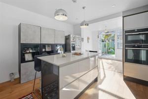 Køkken eller tekøkken på Southend Modern Escape