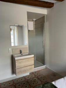 En eller flere senge i et værelse på T3 centre ville 1er étage