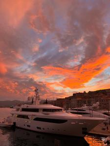 a large boat docked in the water with a sunset at Il giardino di Gaia in Portoferraio