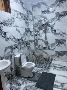 Ένα μπάνιο στο Badji