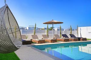 Swimmingpoolen hos eller tæt på Princess Margaret Luxury Villa