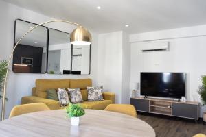 a living room with a couch and a tv at La Carrera 7 - Castillo - Parking sujeto a disponibilidad in Jaén
