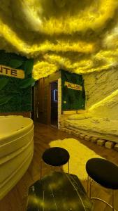 Imagem da galeria de Romantic Chalet with Jacuzzi & Sauna 2- Trebević near Sarajevo em Saraievo