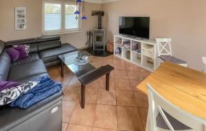 TV a/nebo společenská místnost v ubytování Amazing Home In Timmendorfer Strand Ot