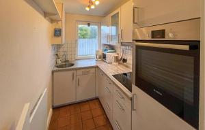 Kuchyň nebo kuchyňský kout v ubytování Amazing Home In Timmendorfer Strand Ot