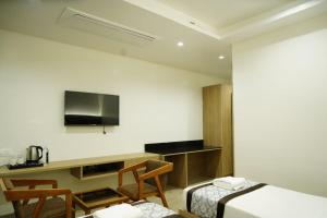 Μια τηλεόραση ή/και κέντρο ψυχαγωγίας στο V1-One Bouteeque Hotel