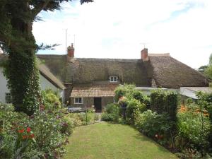 En have udenfor 1 Bed in Burton Bradstock DC016