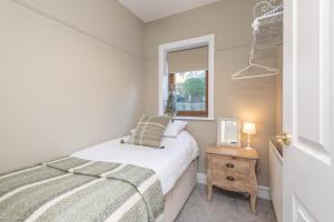 Ένα ή περισσότερα κρεβάτια σε δωμάτιο στο 3 bedroom town house in the heart of Haworth