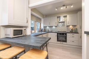 Η κουζίνα ή μικρή κουζίνα στο 3 bedroom town house in the heart of Haworth