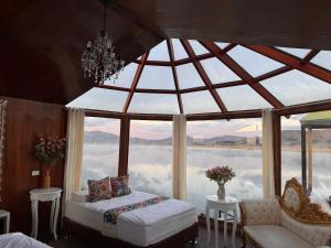 Ένα ή περισσότερα κρεβάτια σε δωμάτιο στο Amalia Titicaca Lodge