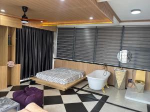 Ένα ή περισσότερα κρεβάτια σε δωμάτιο στο Rooftop villa hien dai 2 người