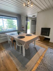 TV a/nebo společenská místnost v ubytování Oravanpesä