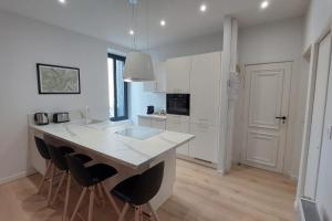 Η κουζίνα ή μικρή κουζίνα στο Appart centre ville aurillac avec spa privé