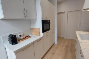 Η κουζίνα ή μικρή κουζίνα στο Appart centre ville aurillac avec spa privé +7 φωτογραφίες