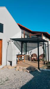 Το κτήριο όπου στεγάζεται  η παραθεριστική κατοικία