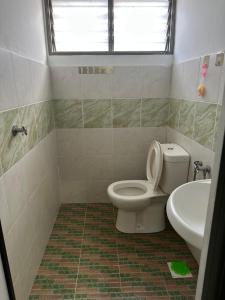 Ένα μπάνιο στο Nady Salam Homestay +4 φωτογραφίες