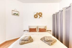 Ένα ή περισσότερα κρεβάτια σε δωμάτιο στο Charmant T3 en bord de marne, centre ville proche Disneyland & Paris