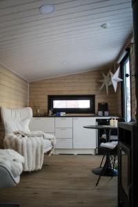 Η κουζίνα ή μικρή κουζίνα στο Palas Experience Olkkajärvi Resort