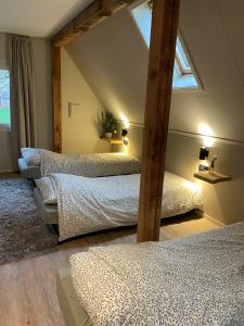 Ένα ή περισσότερα κρεβάτια σε δωμάτιο στο Landgoed Bekspring