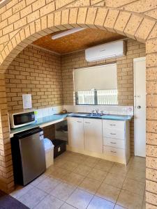 Kuchyň nebo kuchyňský kout v ubytování Sunrise Motel