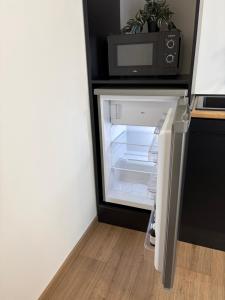 an empty refrigerator with its door open in a kitchen at Morava apartmán 6 manželská postel a postel pro 3 osobu, parkování zdarma-Uherské Hradiště Šafaříkova 855 in Uherské Hradiště