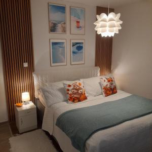 Postel nebo postele na pokoji v ubytování Aloha Apartman Sopron