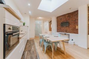 Una cocina o cocineta en Lille Grand Place - Apartment With 2 Bedrooms