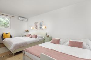 Un pat sau paturi într-o cameră la HoMEMADE