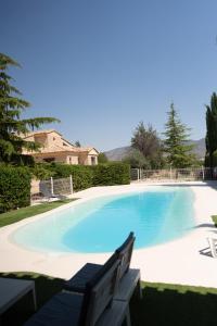 a large blue swimming pool with a bench next to it at Casa Rural Álvarez in Caravaca de la Cruz
