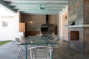 a dining room with a table and a fireplace at Casa Rural Álvarez in Caravaca de la Cruz