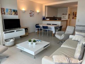 A television and/or entertainment centre at Zeedijk Koksijde