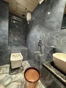 Koupelna v ubytování Hotel Royal Suites