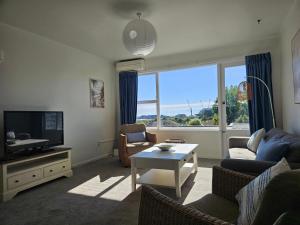 Et tv og/eller underholdning på Bay Getaway & Suite Caroline