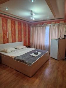 Ένα ή περισσότερα κρεβάτια σε δωμάτιο στο Гостиница Сарыарка