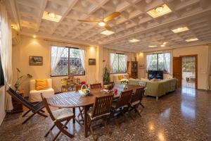 Χώρος καθιστικού στο Villa Naranjos - Sauna - Jacuzzi - Gym - BBQ +63 φωτογραφίες