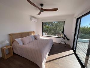 Ένα ή περισσότερα κρεβάτια σε δωμάτιο στο House in a Private Neighborhood of Arenas de José Ignacio