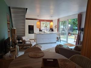 Et opholdsområde på Maison avec Jardin Sucy-en-brie