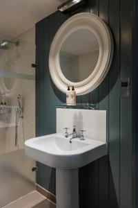 Koupelna v ubytování The Alma Hotel + 10 fotografií