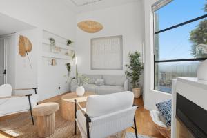 Posezení v ubytování Bright Spacious & Comfortable Hayes Valley Condo