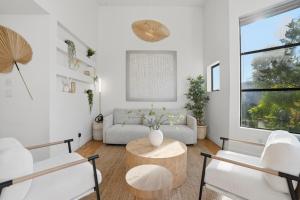Posezení v ubytování Bright Spacious & Comfortable Hayes Valley Condo + 51 fotografií