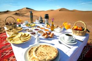 Jídlo v luxury tent nebo okolí