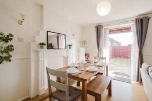 Μια τηλεόραση ή/και κέντρο ψυχαγωγίας στο Comfortable home away from home