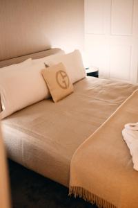 a bed with a pillow with a dollar sign on it at MEWS House Zürich in Zürich