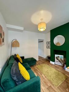 Posezení v ubytování Compact, Quirky & Cosy Home in Central Exeter