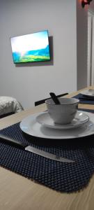 Un televizor și/sau centru de divertisment la Suíte aconchego azul