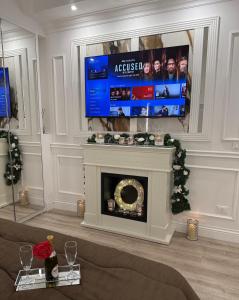 a living room with a fireplace and a tv at 6 AL TOP in Rome