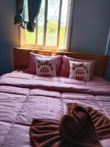 Ένα ή περισσότερα κρεβάτια σε δωμάτιο στο Baan Tawan Homestay Koh Kood